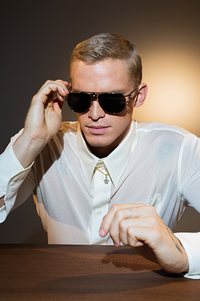 مجموعة كودي سيمبسون "CODY SIMPSON" بالتعاون مع علامة "VERSACE"